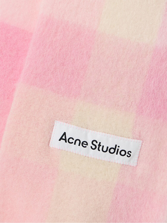 Acne Studios: Vally软羊驼毛混纺围巾 - 糖果粉 - women_1 | Luisa Via Roma