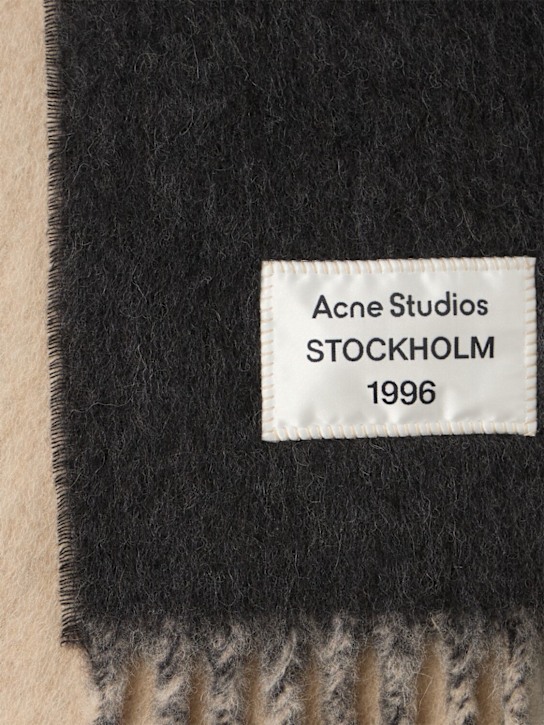 Acne Studios: Volly alpaca blend scarf - ベージュ/グレー - women_1 | Luisa Via Roma