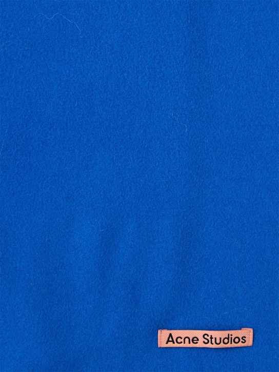 Acne Studios: Canada羊毛围巾 - 宝蓝色 - women_1 | Luisa Via Roma