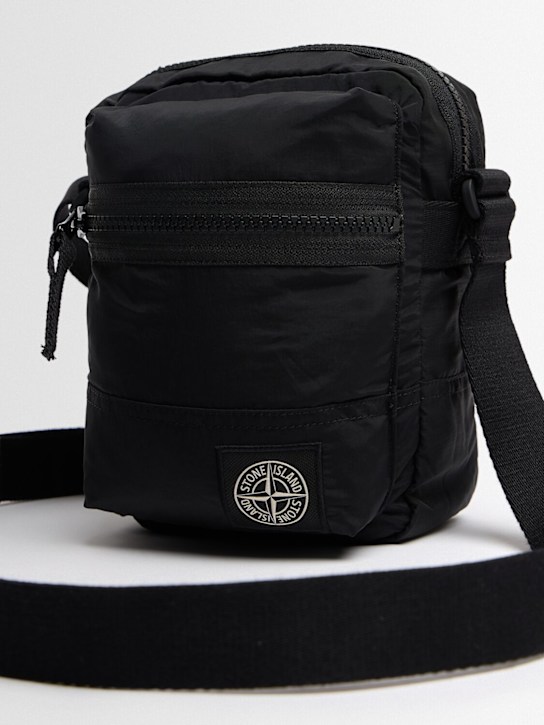 Stone Island: LOGO尼龙斜挎包 - 黑色 - men_1 | Luisa Via Roma