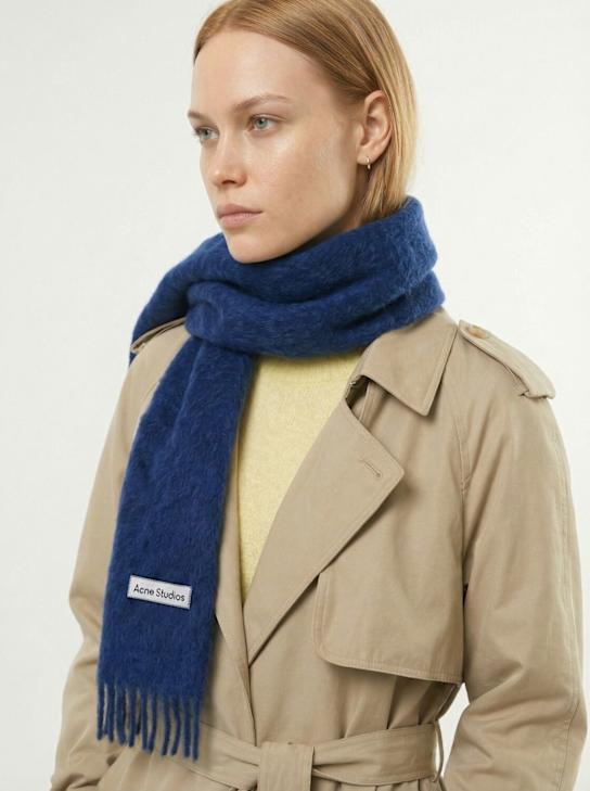 Acne Studios: Vally Dip Dye alpaca blend scarf - ブルー - women_1 | Luisa Via Roma
