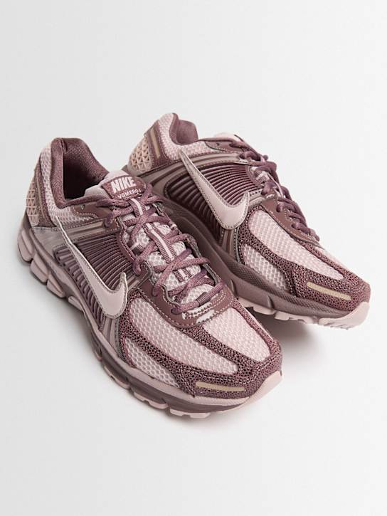 Nike: Zoom Vomero 5 sneakers - Tattoo/Particle - women_1 | Luisa Via Roma