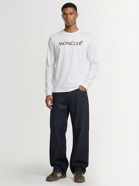 Moncler: Logo cotton l/s t-shirt - 白色 - men_1 | Luisa Via Roma