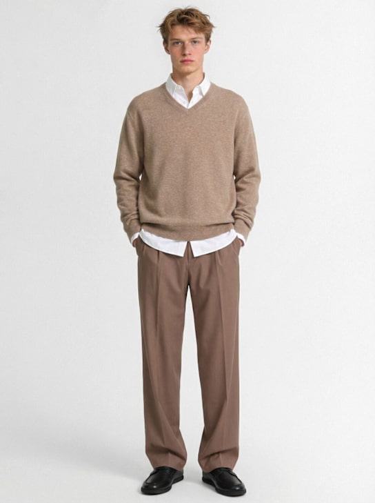 The Row: Rod V领羊绒针织毛衣 - 灰褐色 - men_1 | Luisa Via Roma