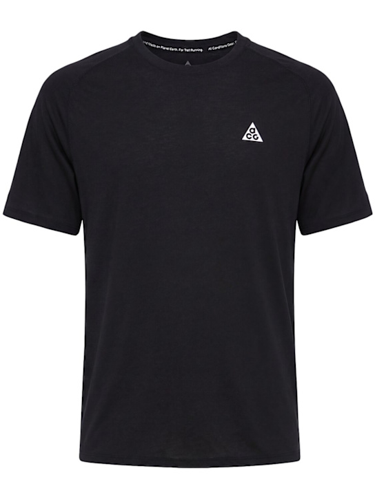 Nike: ACG Solar Chase Dri-FIT ADV tee - Black/Black/Sum - men_0 | Luisa Via Roma