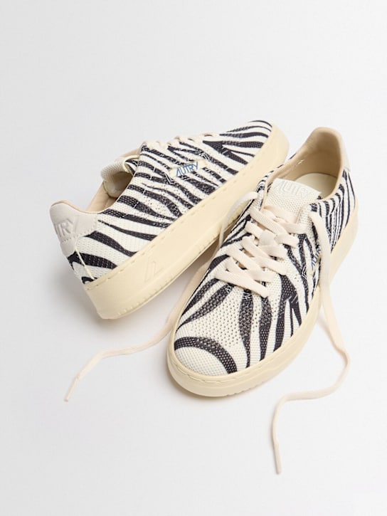 Autry: Easeknit印花低帮运动鞋 - 象牙色/黑色 - women_1 | Luisa Via Roma