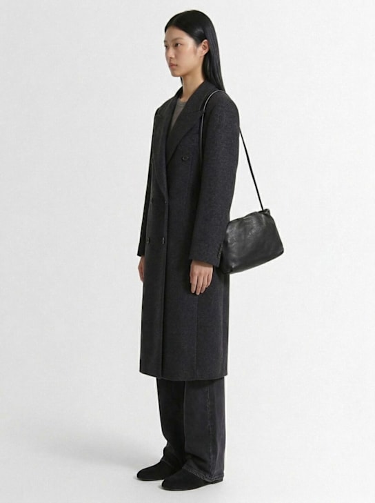 The Row: Bourse微纹理皮革单肩包 - 黑色 - women_1 | Luisa Via Roma