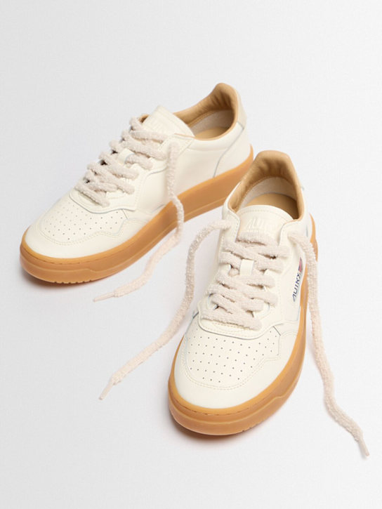 Autry: Medalist软皮低帮运动鞋 - Marshmallow - men_1 | Luisa Via Roma