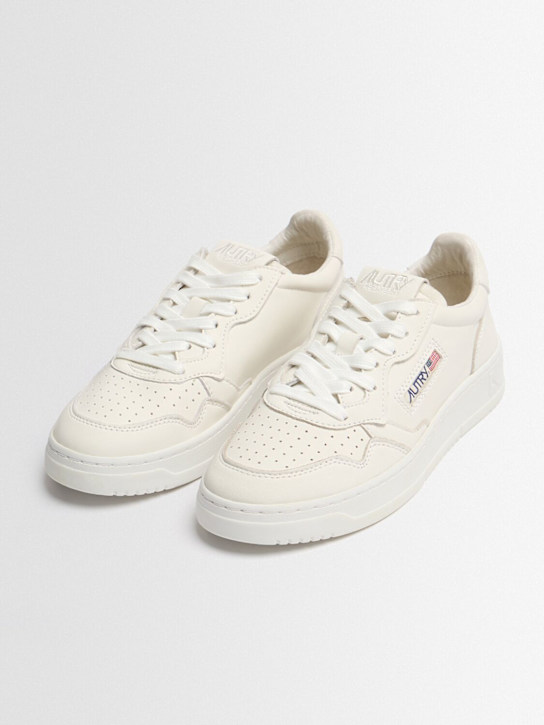 Autry: Medalist低帮运动鞋 - 白色 - men_1 | Luisa Via Roma