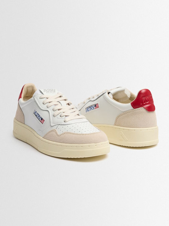Autry: Medalist Low sneakers - Blanco/Rojo - men_1 | Luisa Via Roma