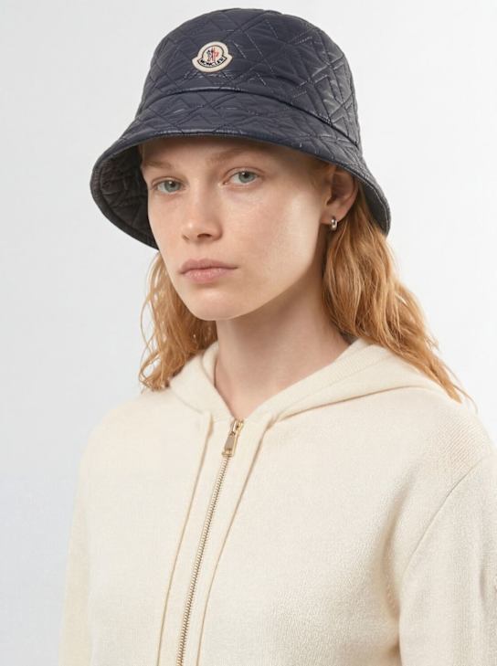 Moncler: Reversible nylon bucket hat - Bleu Foncé - women_1 | Luisa Via Roma