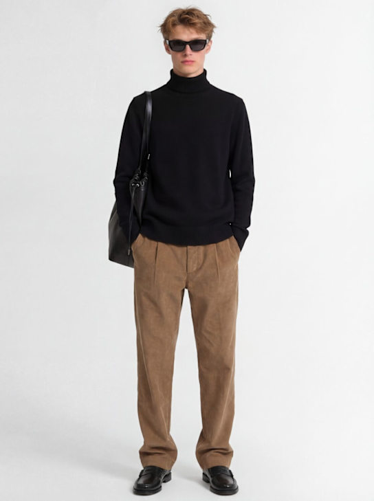 The Core: Straight leg cotton blend corduroy pants - カーキ - men_1 | Luisa Via Roma