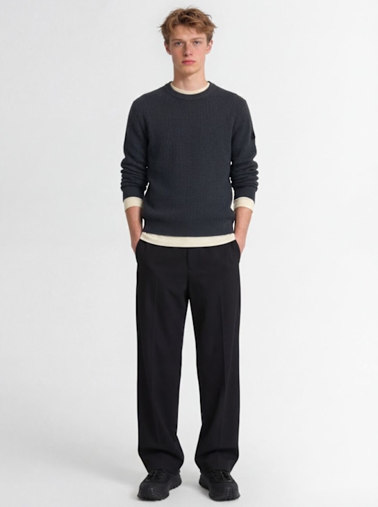 Moncler: Logo virgin wool sweater - 다크 그레이 - men_1 | Luisa Via Roma