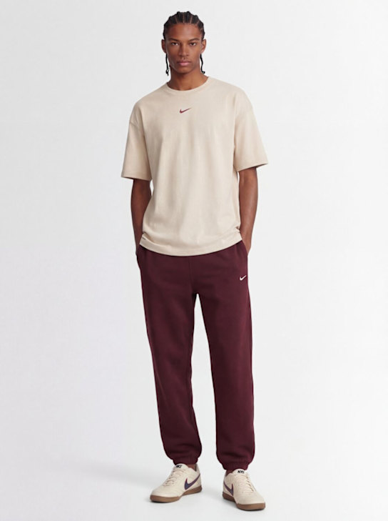 Nike: Jogging Solo Swoosh - Burgundy Crush/ - men_1 | Luisa Via Roma