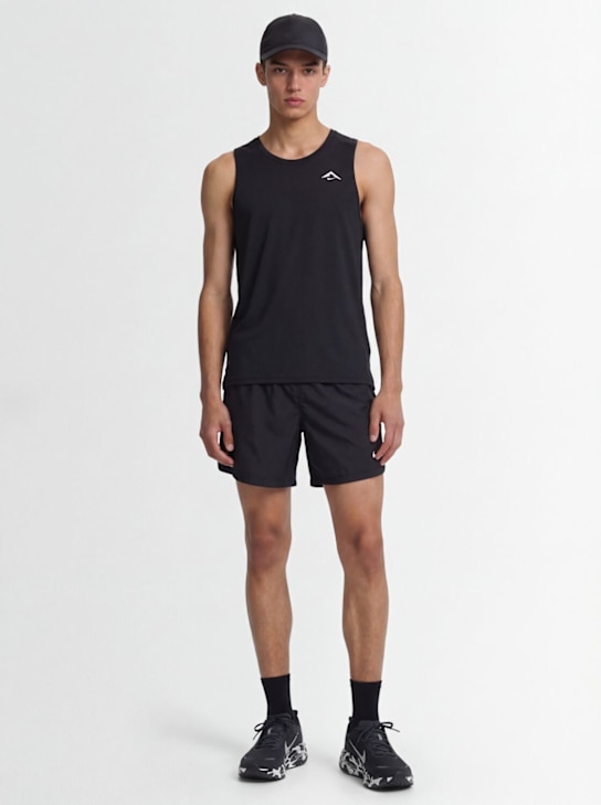 Nike: Débardeur Solar Chase - Black/Summit Wh - men_1 | Luisa Via Roma