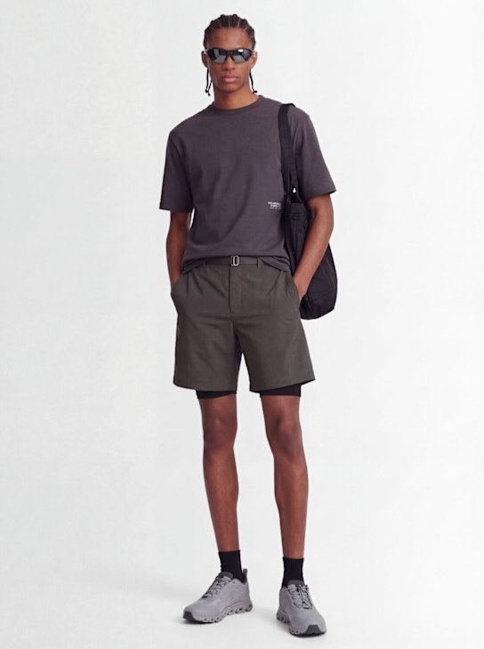 Pas Normal: Relaxed fit light tech shorts - 深灰色 - men_1 | Luisa Via Roma