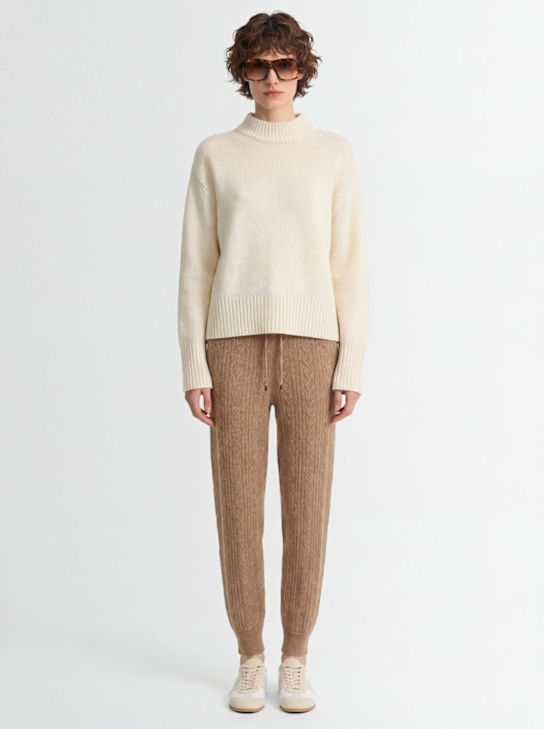 Brunello Cucinelli: Pantalones jogging de mezcla de lúrex y mohair - Café Claro - women_1 | Luisa Via Roma