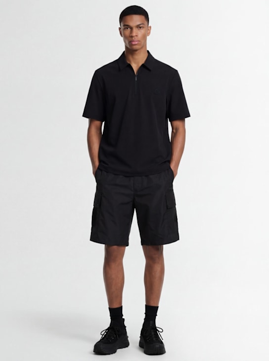 Moncler: Logo nylon s/s half-zip shirt - 黑色 - men_1 | Luisa Via Roma