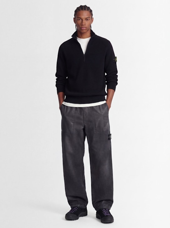 Stone Island: Logo棉质半拉链针织衫 - 黑色 - men_1 | Luisa Via Roma