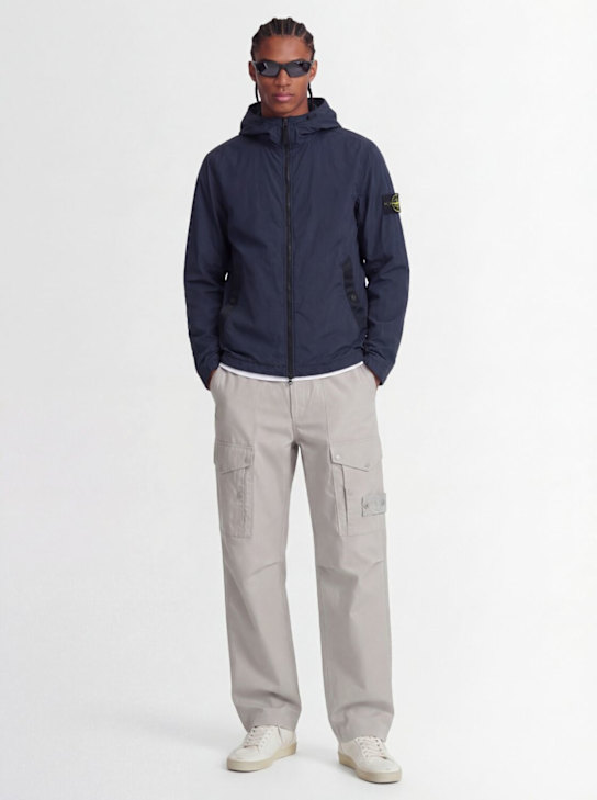 Stone Island: Logo贴片尼龙拉链连帽夹克 - 海军蓝 - men_1 | Luisa Via Roma
