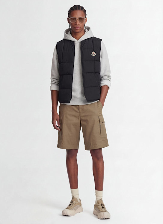 Moncler: Elberton tech square-quilted down vest - 黑色 - men_1 | Luisa Via Roma