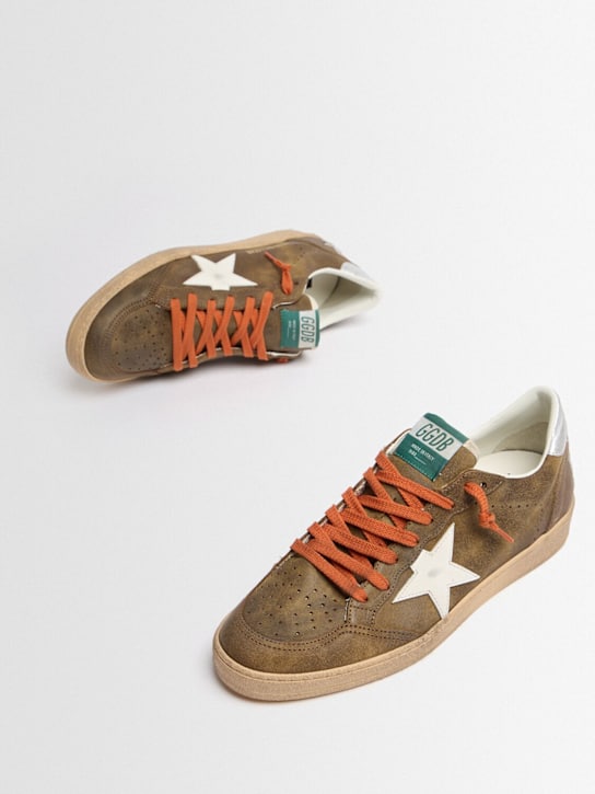 Golden Goose: Ballstar waxed suede sneakers - 棕色/白色 - men_1 | Luisa Via Roma