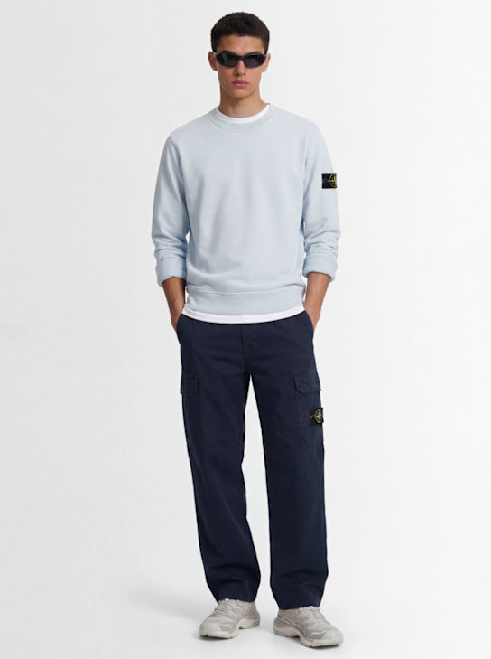 Stone Island: Logo棉质圆领卫衣 - 天蓝色 - men_1 | Luisa Via Roma