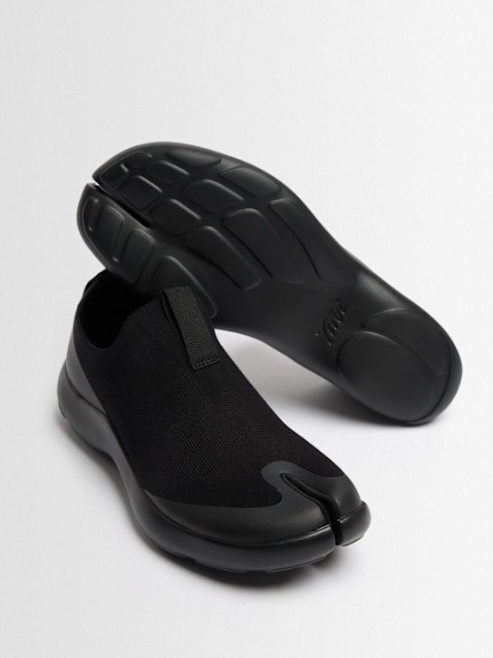 Tabi: Tencel tabi slip-on sneakers - 黑色 - men_1 | Luisa Via Roma