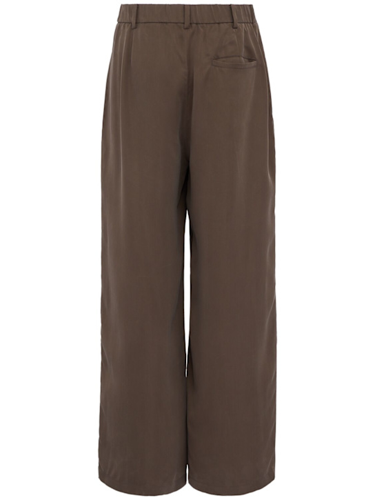 Amomento: Two-tuck cupro wide pants - 灰色 - men_1 | Luisa Via Roma