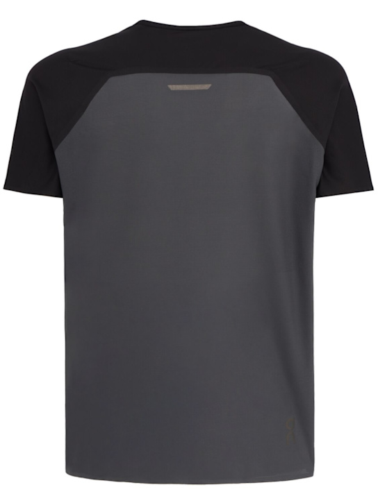 On: Performance-T跑步T恤 - 黑色 - men_1 | Luisa Via Roma