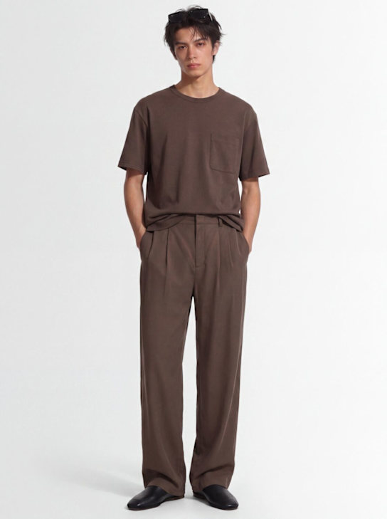 Amomento: Two-tuck cupro wide pants - 灰色 - men_1 | Luisa Via Roma