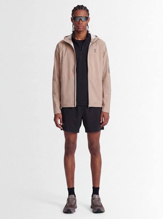 On: Performance夹克 - 沙漠色 - men_1 | Luisa Via Roma
