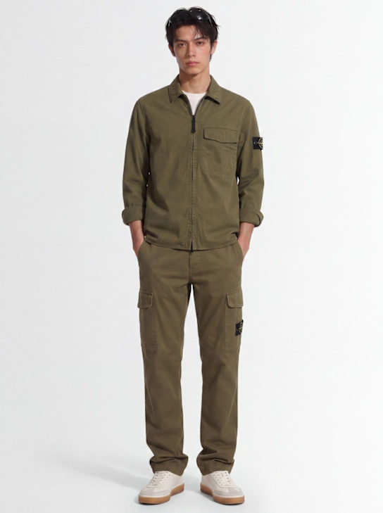 Stone Island: Logo cotton regular pants - ミリタリーグリーン - men_1 | Luisa Via Roma