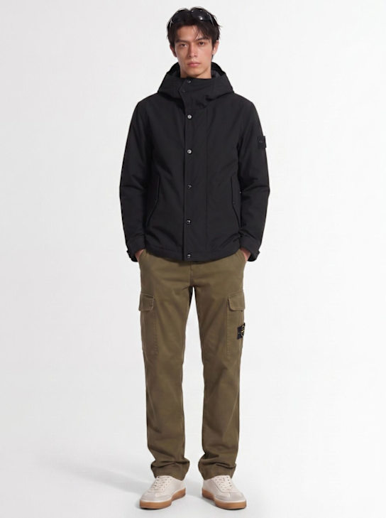 Stone Island: 防风雨棉质帆布短款派克大衣 - 黑色 - men_1 | Luisa Via Roma