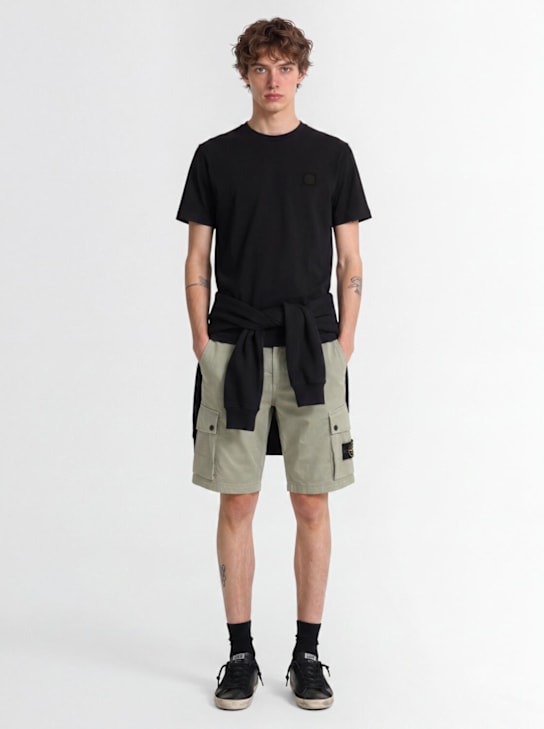Stone Island: 크레페 코튼 저지 반팔 티셔츠 - 블랙 - men_1 | Luisa Via Roma