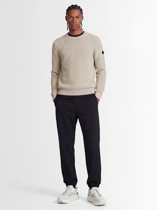 Moncler: LOGO尼龙运动裤 - 黑色 - men_1 | Luisa Via Roma