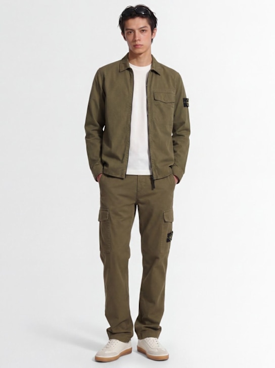 Stone Island: Logo cotton zip-up shirt jacket - 밀리터리 그린 - men_1 | Luisa Via Roma