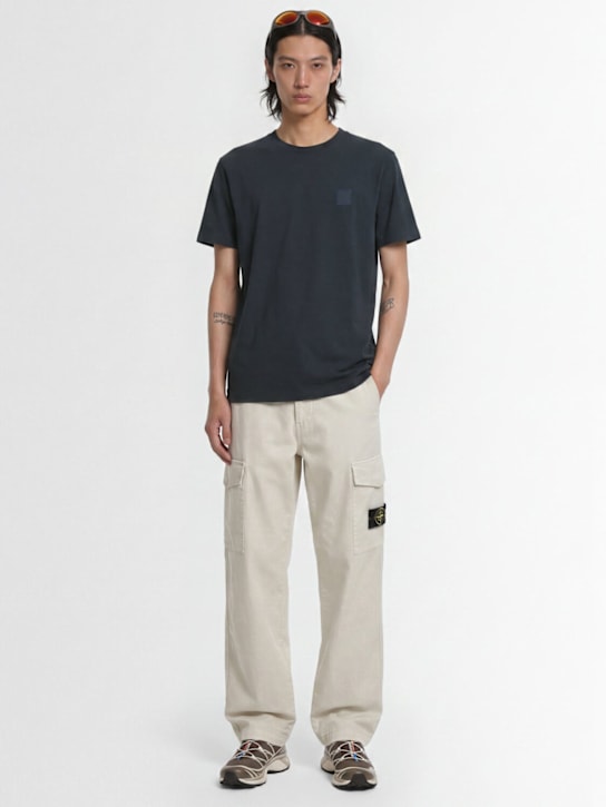 Stone Island: LOGO贴片棉质T恤 - 石板蓝 - men_1 | Luisa Via Roma