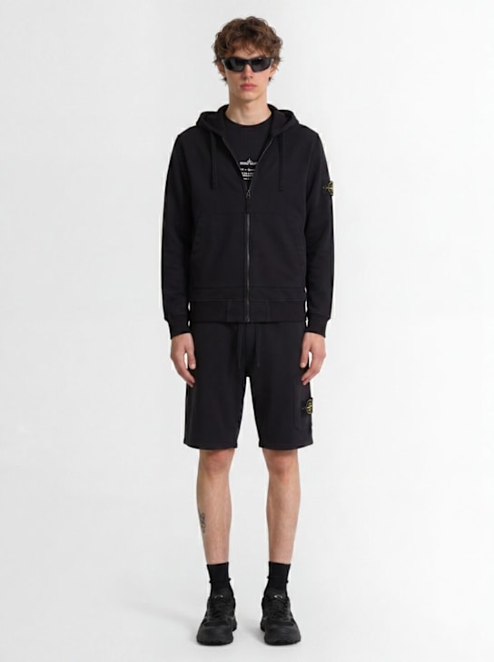 Stone Island: Logo棉质拉链开合连帽卫衣 - 黑色 - men_1 | Luisa Via Roma
