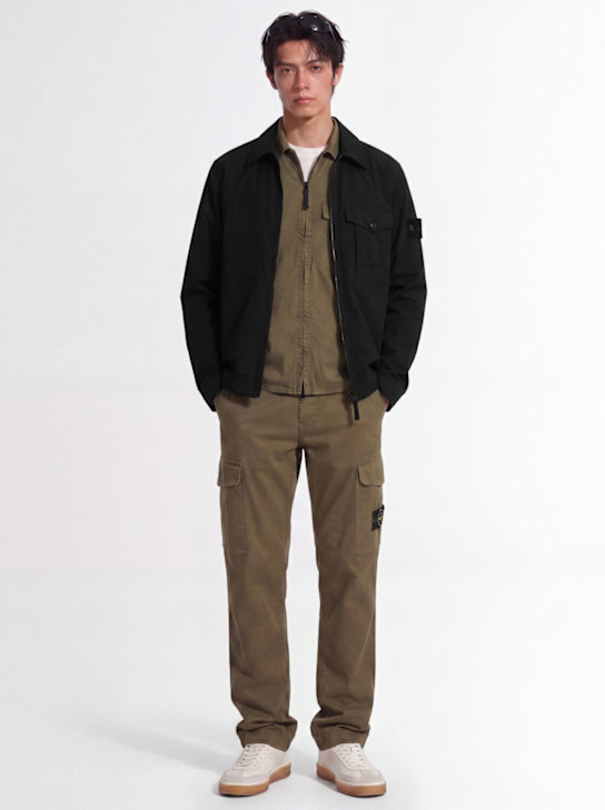 Stone Island: Logo cotton zip-up overshirt - 黑色 - men_1 | Luisa Via Roma