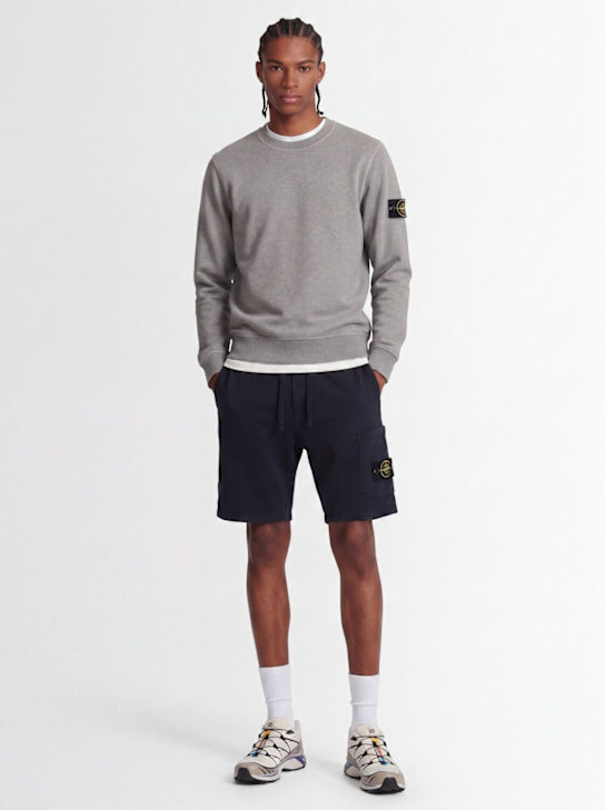 Stone Island: Logo棉质圆领卫衣 - 麻灰色 - men_1 | Luisa Via Roma