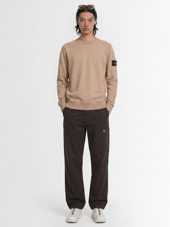 Stone Island: Logo棉质圆领卫衣 - 沙漠色 - men_1 | Luisa Via Roma