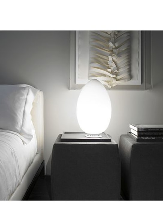 Fontanaarte: Medium Uovo table lamp - White - ecraft_1 | Luisa Via Roma