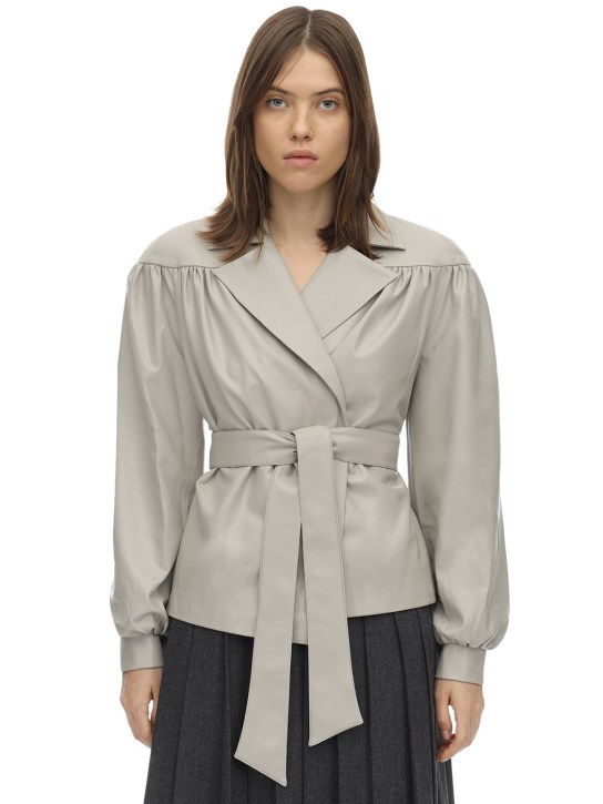 Lesyanebo: GIACCA IN ECOPELLE CON RUCHES E CINTURA - Grigio Chiaro - women_0 | Luisa Via Roma