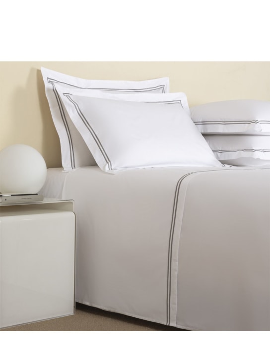 Frette: Hotel Classic cotton percale sheet set - ecraft_1 | Luisa Via Roma
