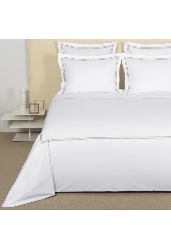Frette: Parure de lit en percale de coton Hotel Classic - Blanc/Kaki - ecraft_1 | Luisa Via Roma