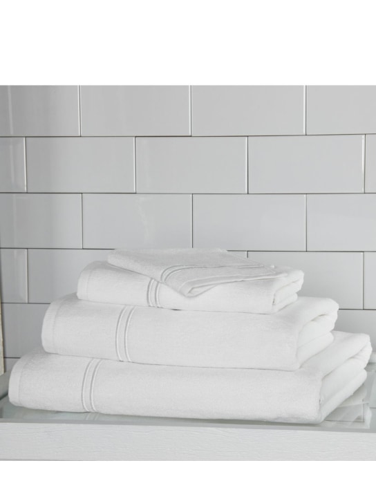 Frette: Hotel Classic wash cloth - White - ecraft_1 | Luisa Via Roma