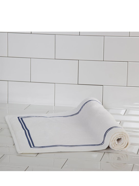 Frette: Hotel classic bath mat - White/Blue - ecraft_1 | Luisa Via Roma