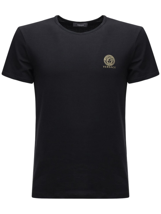 Versace: T-Shirt aus Stretch-Baumwolle mit Logodruck - Schwarz - men_0 | Luisa Via Roma