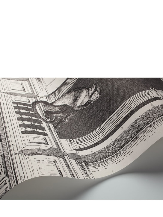 Fornasetti: CARTA DA PARATI “PROCURATIE & SCIMMIE” - Grigio/Bianco - ecraft_2 | Luisa Via Roma